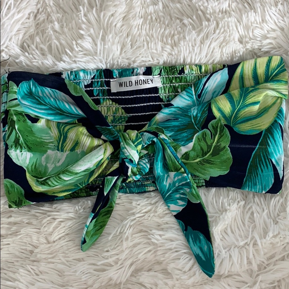 Front tie top